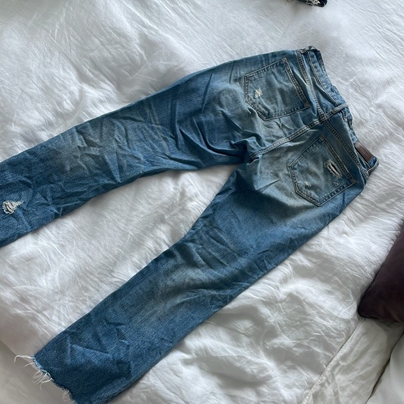 Light wash blue Jean - mid rise - Picture 4 of 4